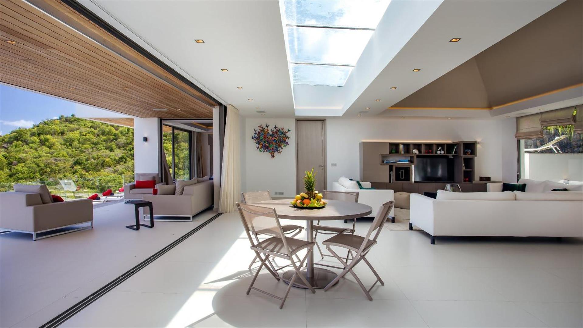 Prestigious Villa with a Splendid View