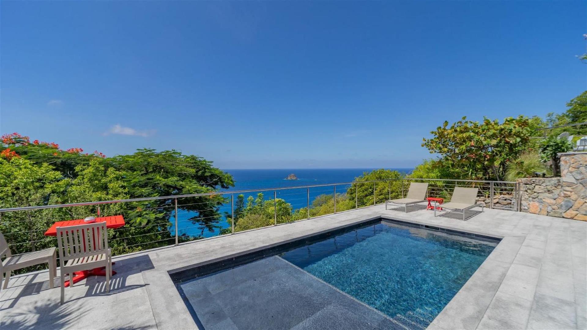 Spacious Villa With Glowing Sunset View