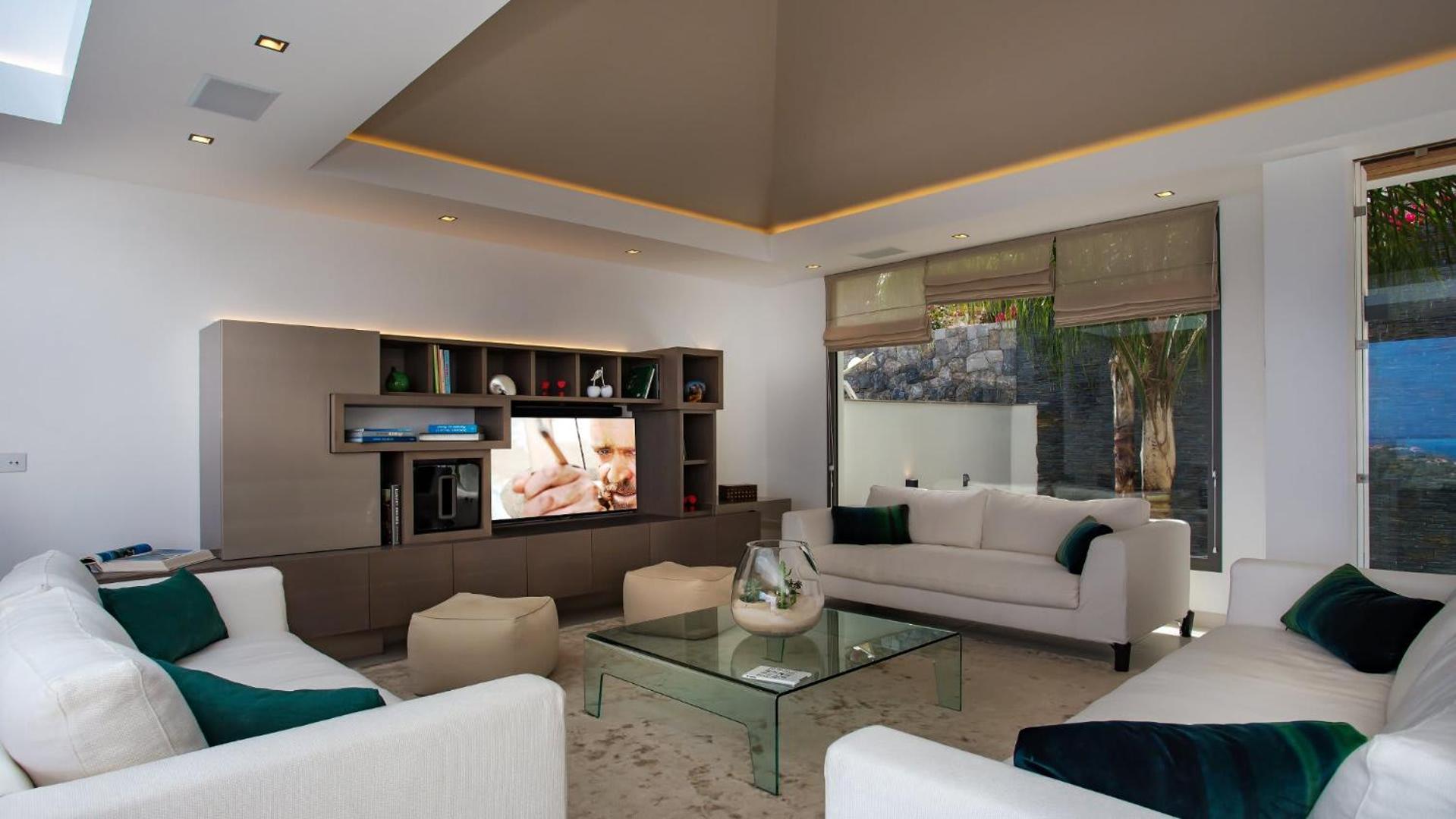 Prestigious Villa with a Splendid View