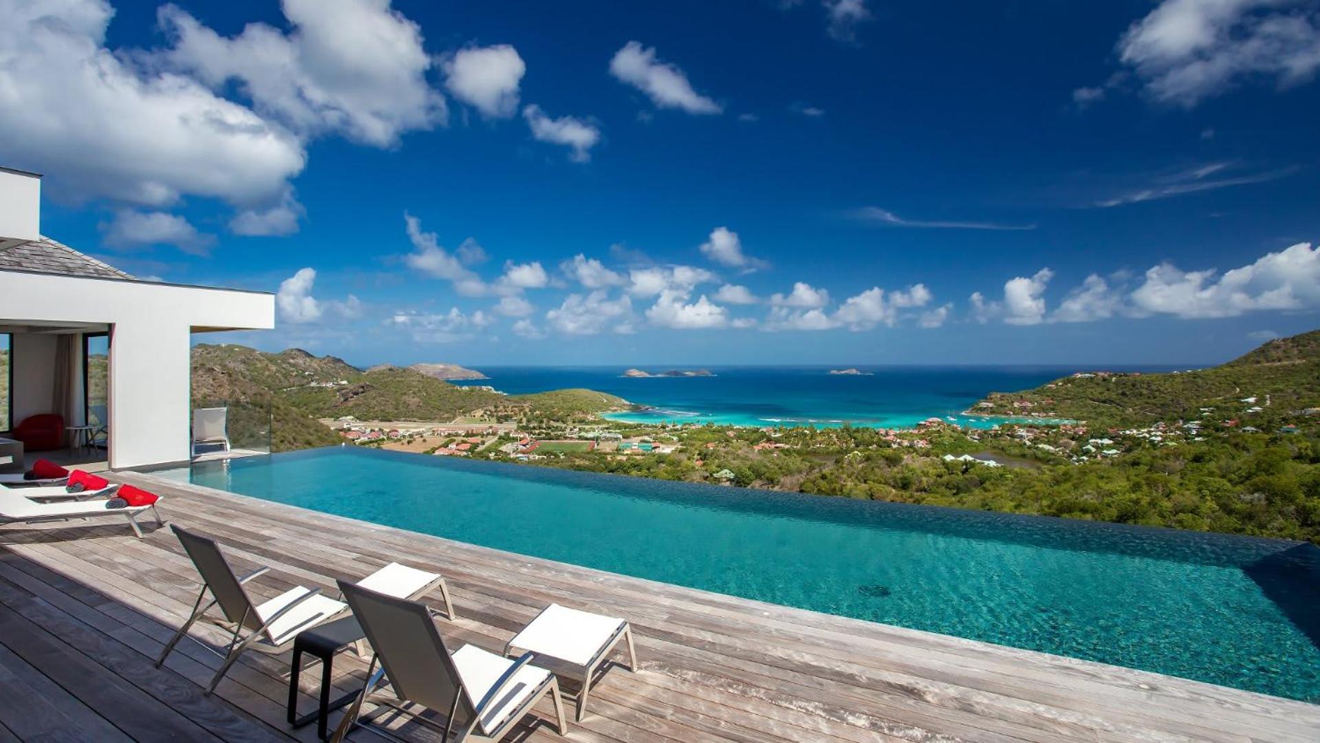 Prestigious Villa with a Splendid View