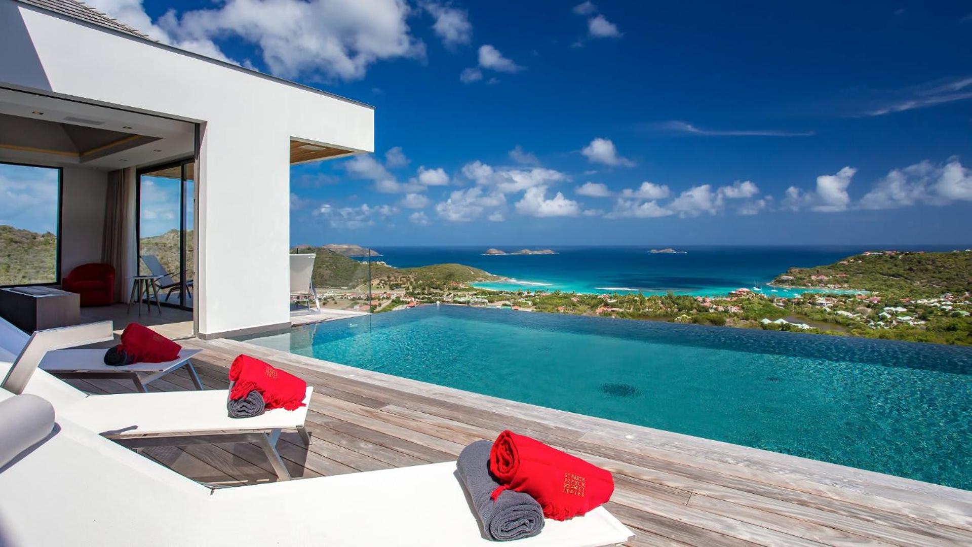 Prestigious Villa with a Splendid View
