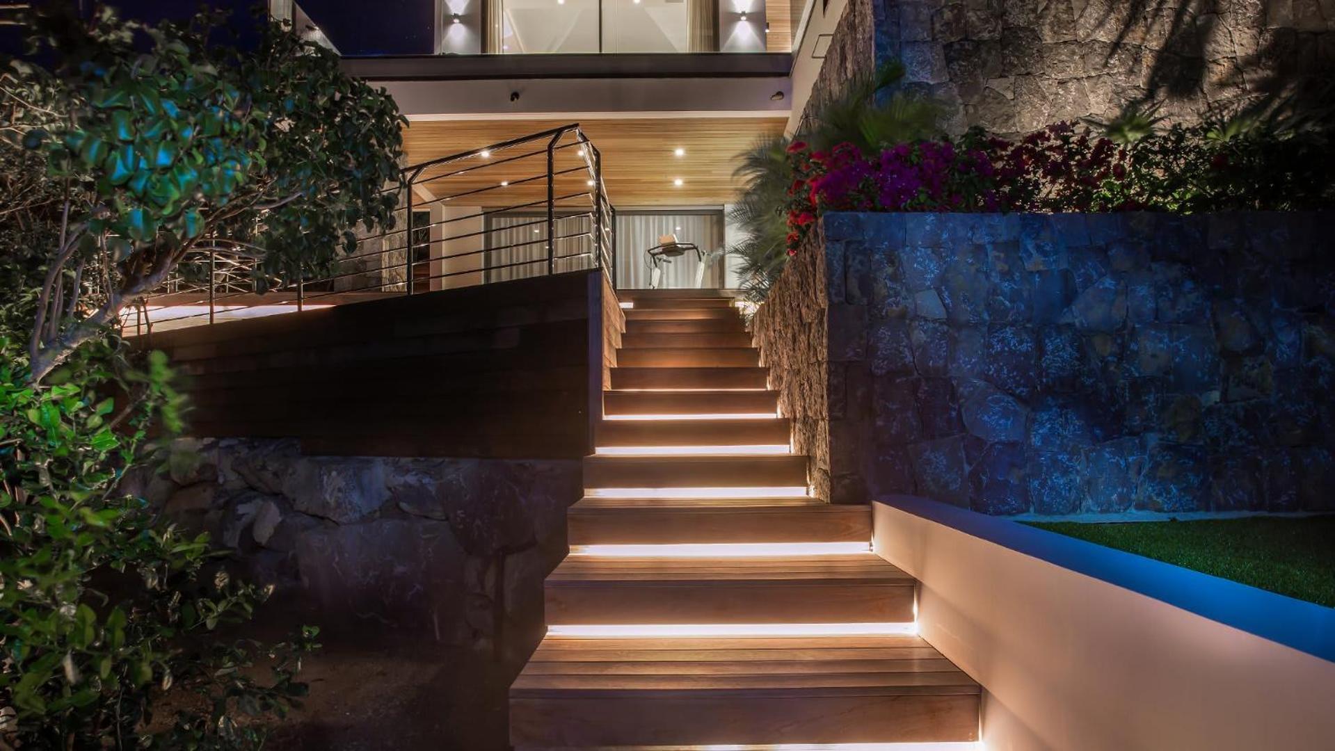 Prestigious Villa with a Splendid View