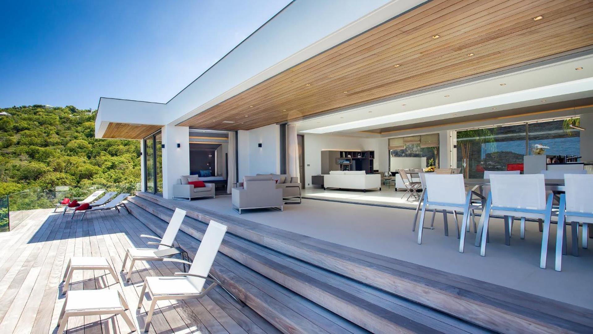 Prestigious Villa with a Splendid View