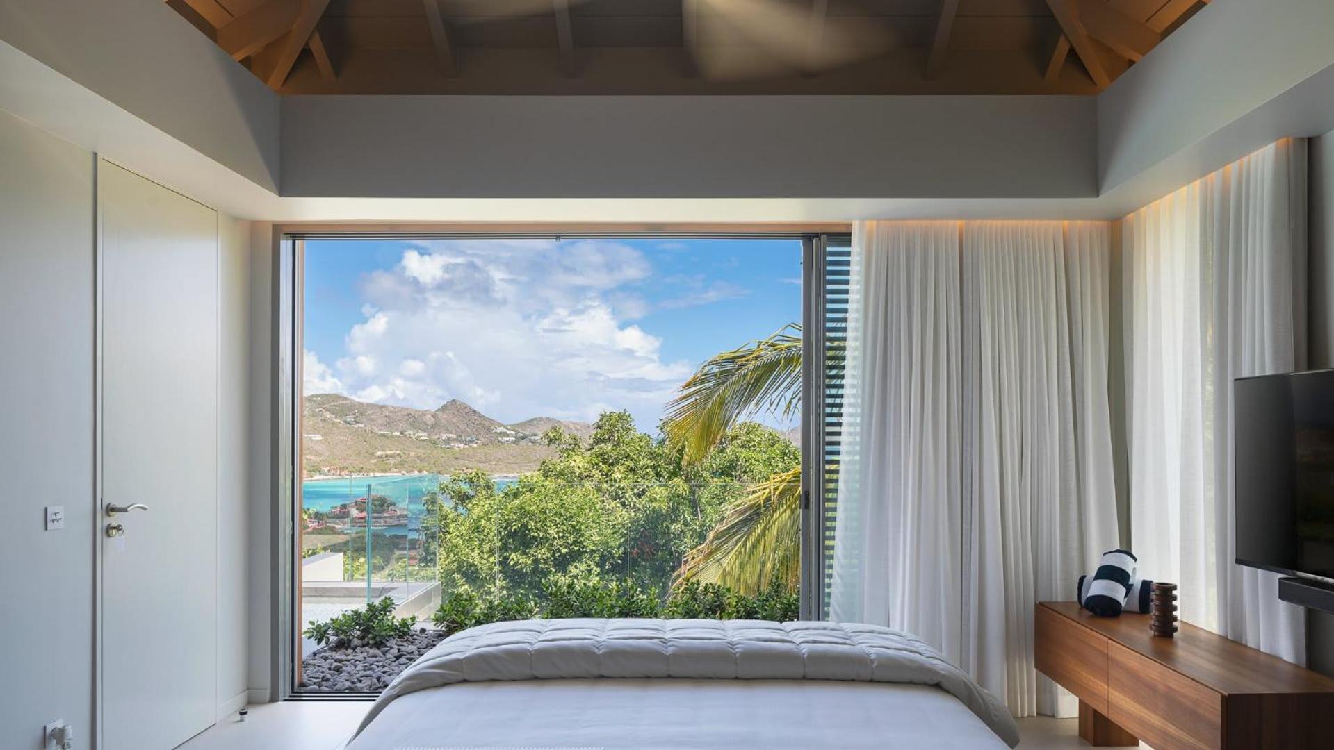 Spacious Villa with Upscale Amenities