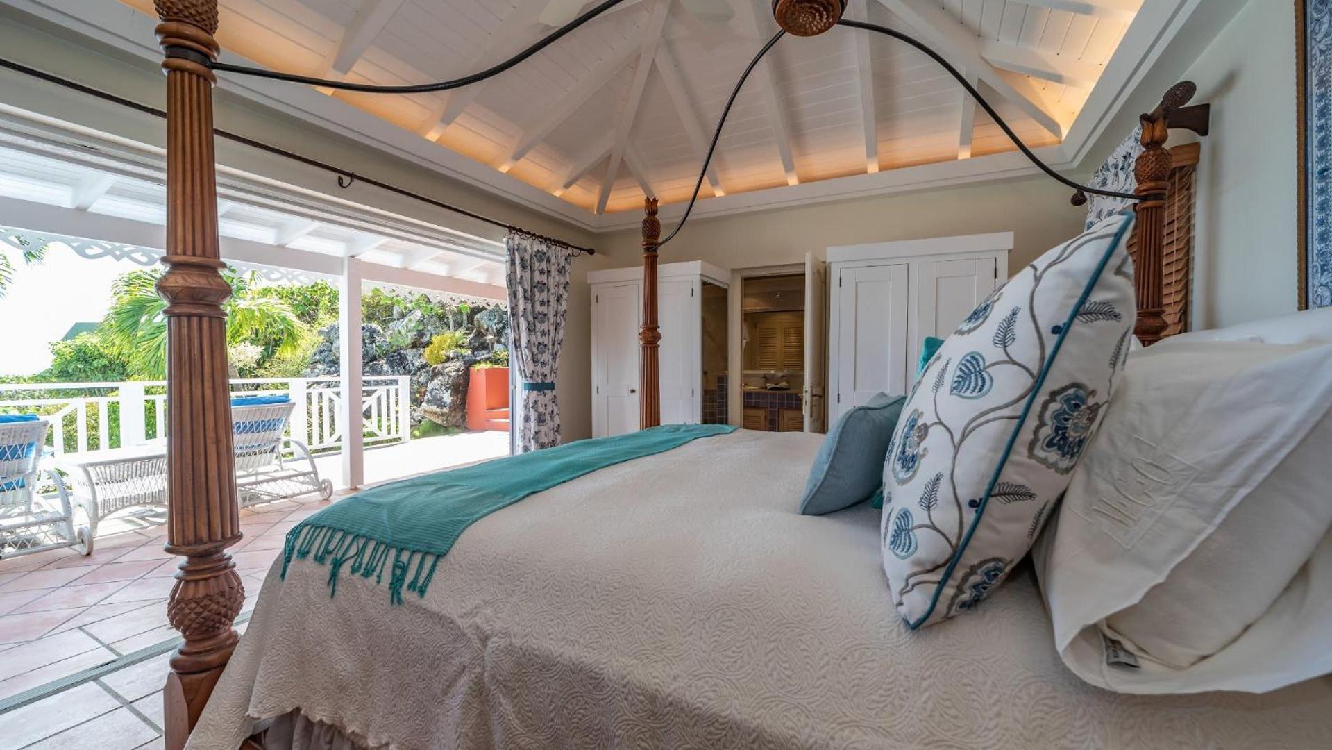 Superb Villa with Colonial Style
