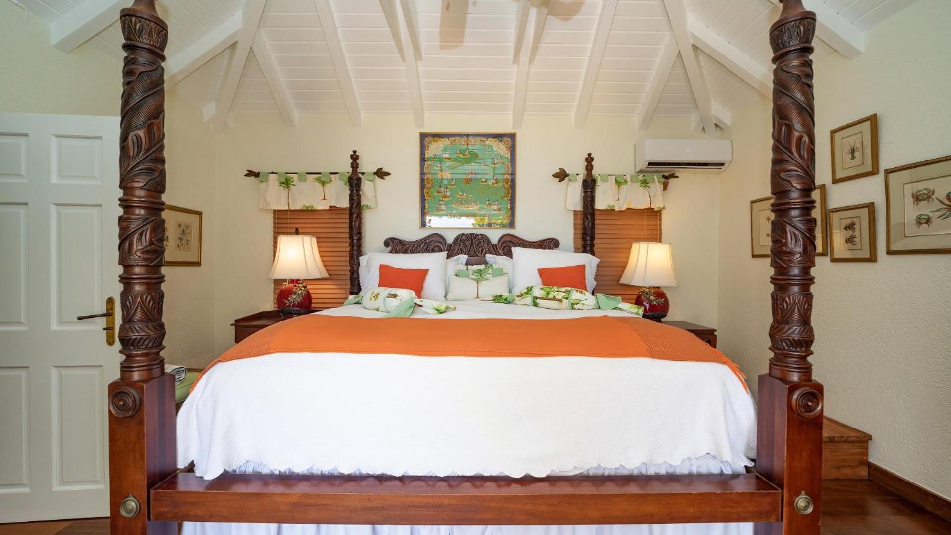 Superb Villa with Colonial Style