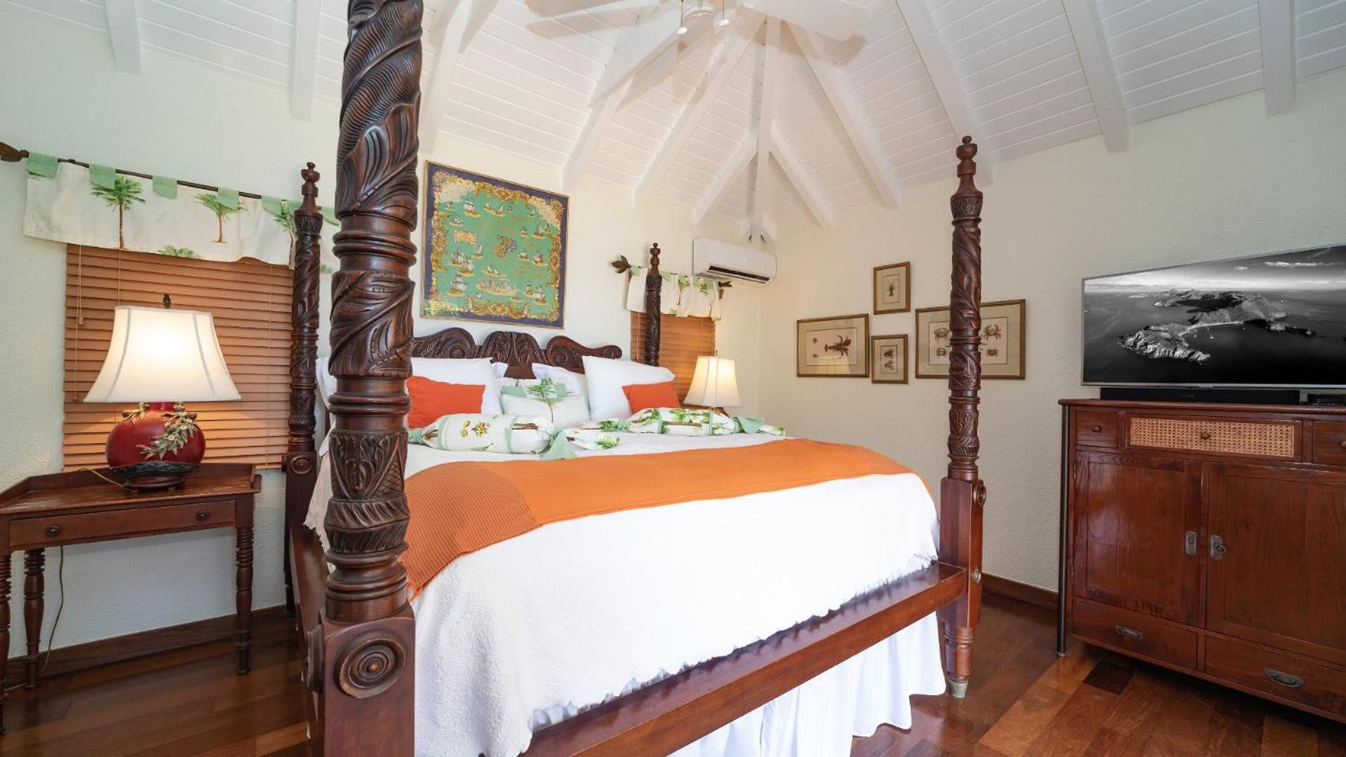 Superb Villa with Colonial Style