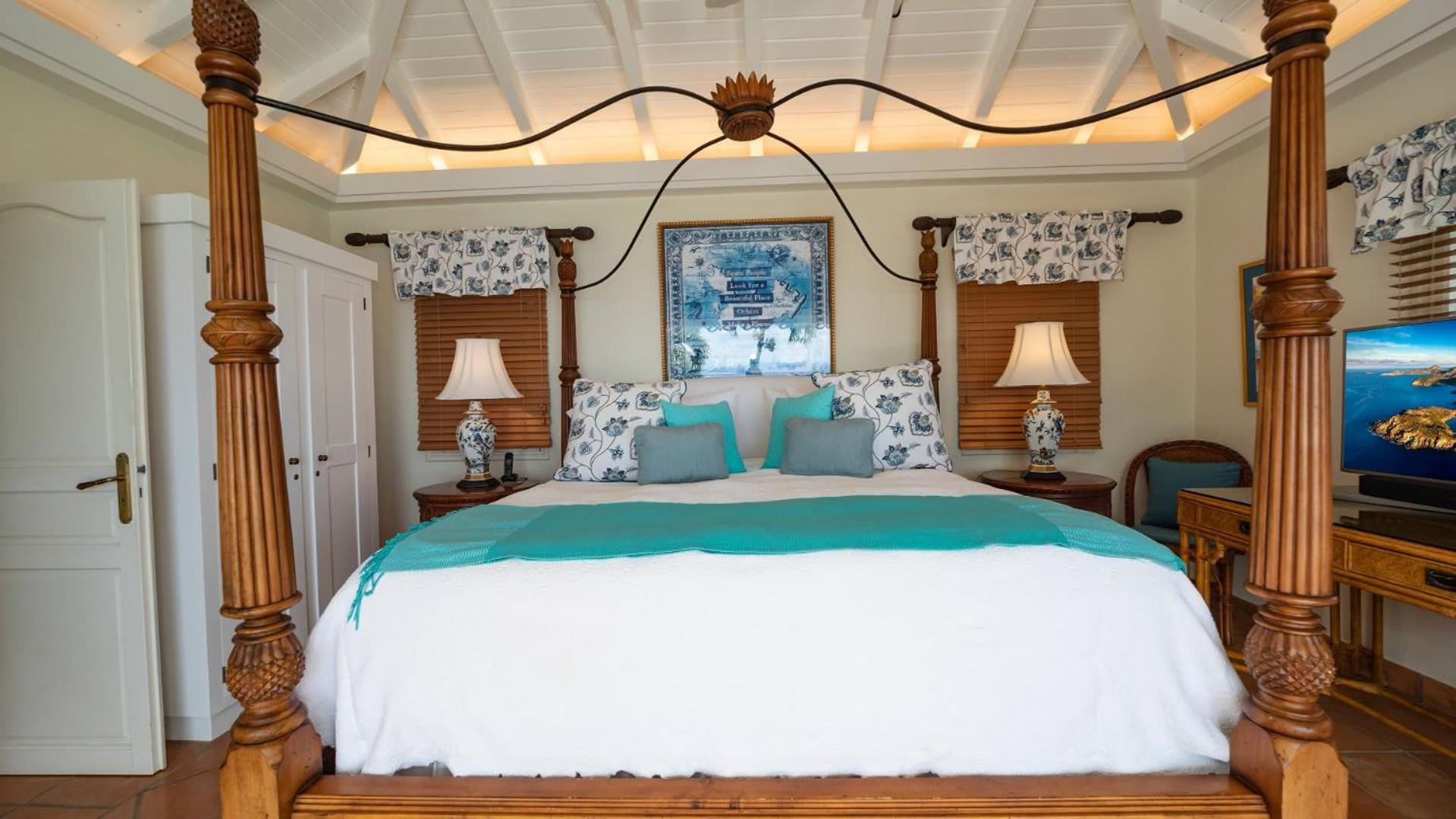 Superb Villa with Colonial Style