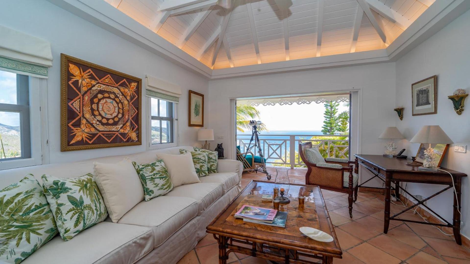 Superb Villa with Colonial Style