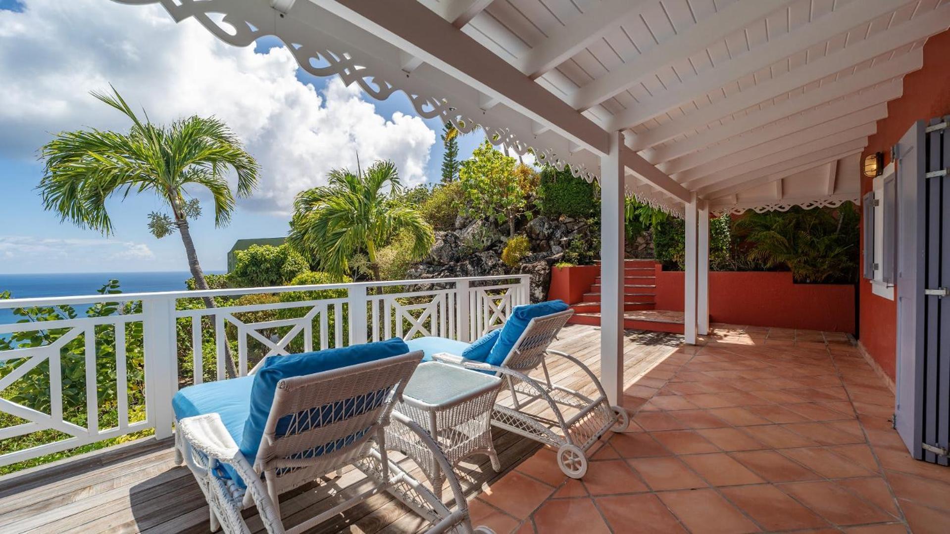 Superb Villa with Colonial Style