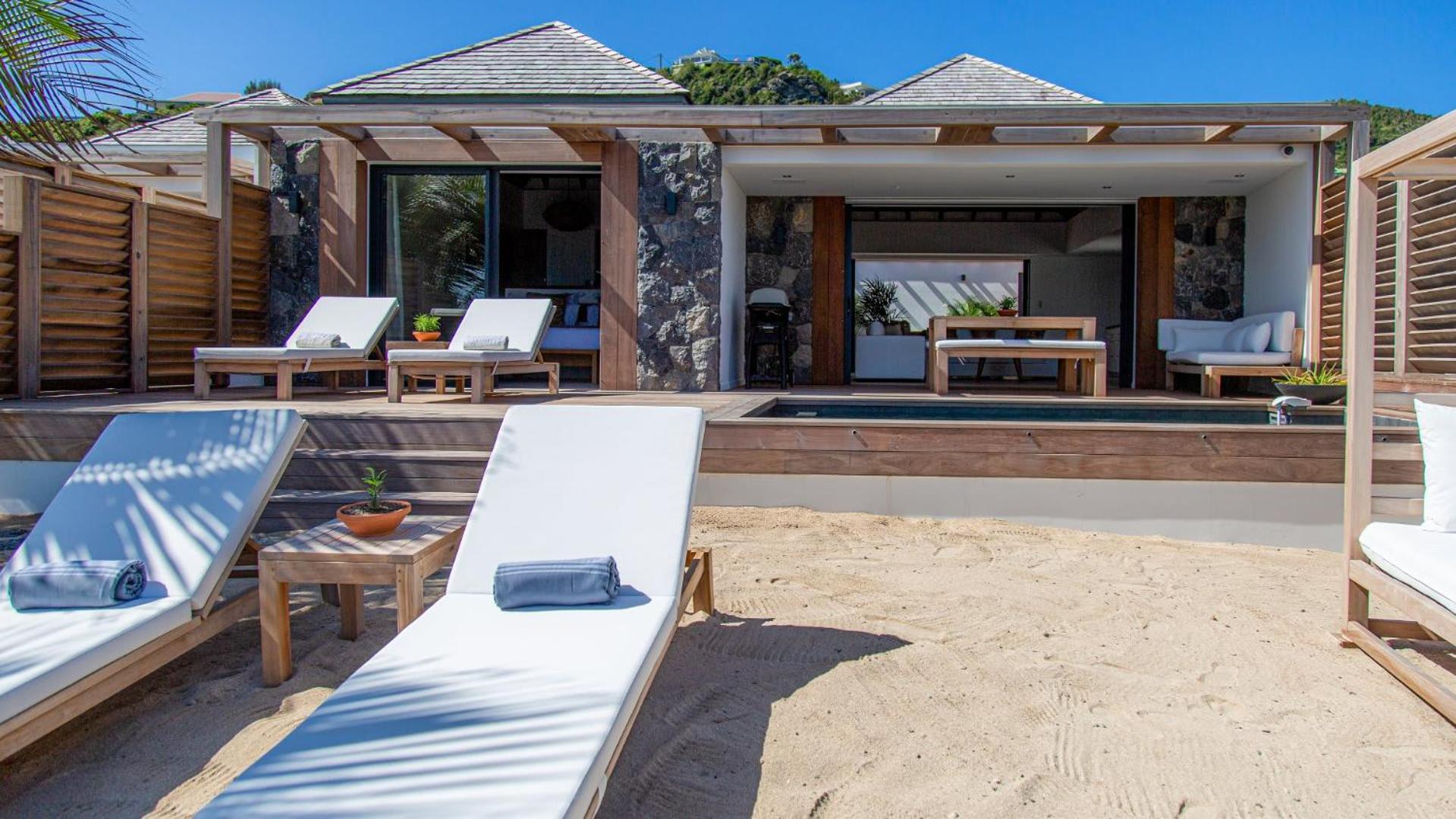 Beachfront Villa Furnished with Utmost Comfort