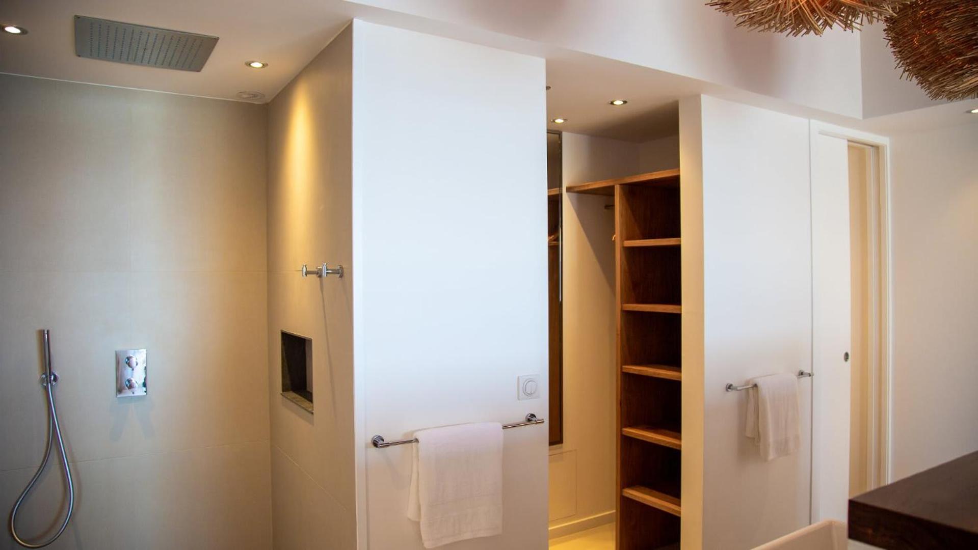 Beachfront Villa Furnished with Utmost Comfort