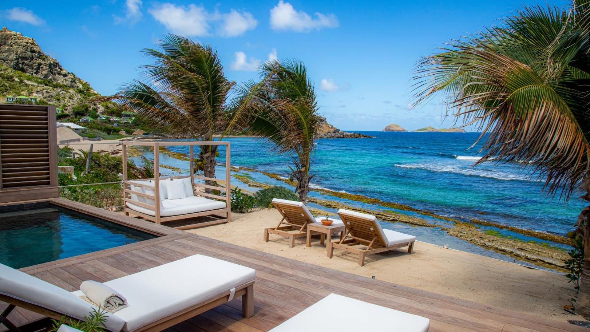 Beachfront Villa Furnished with Utmost Comfort