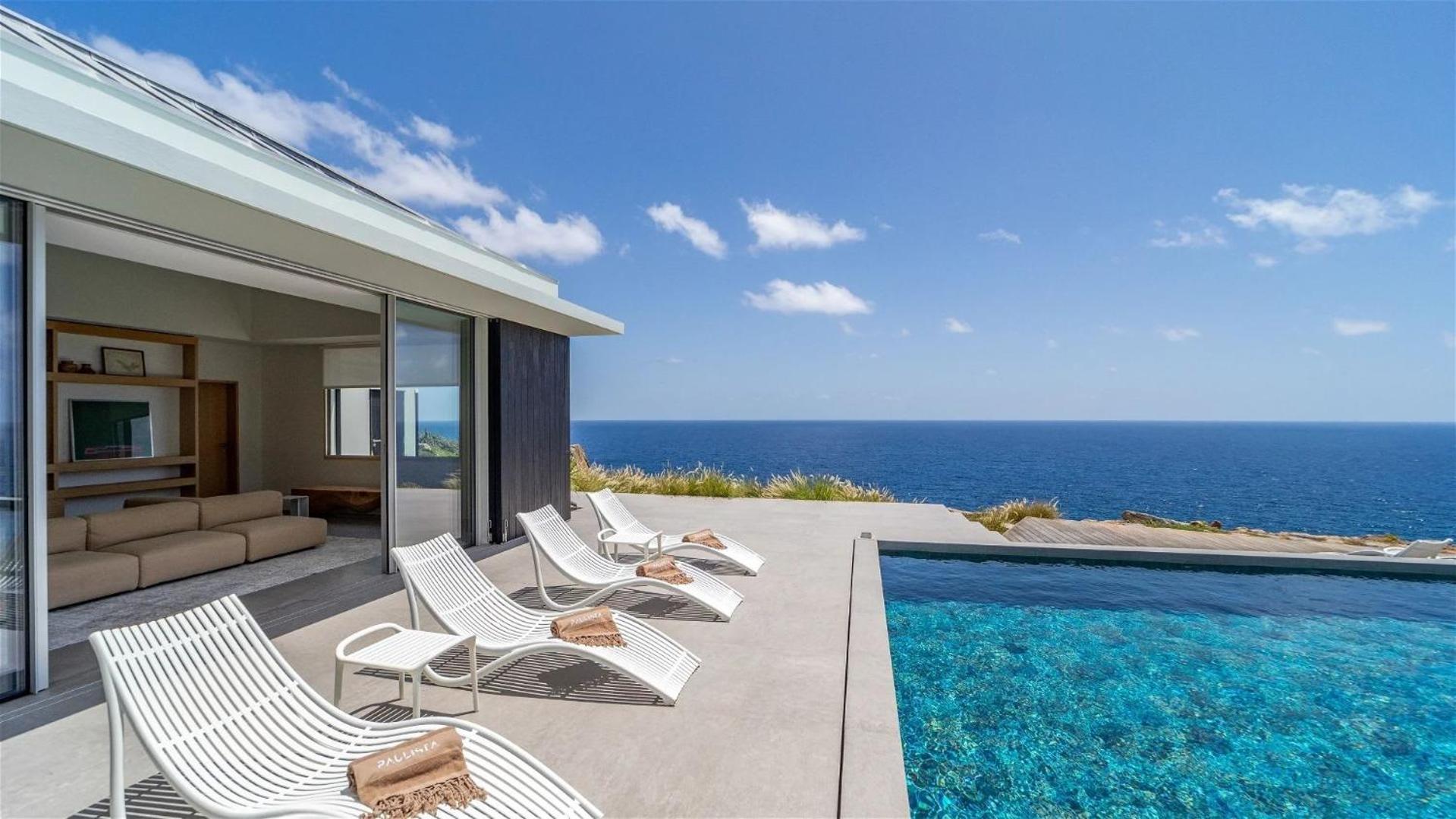 Exceptional 4BR Villa Overlooking the Ocean