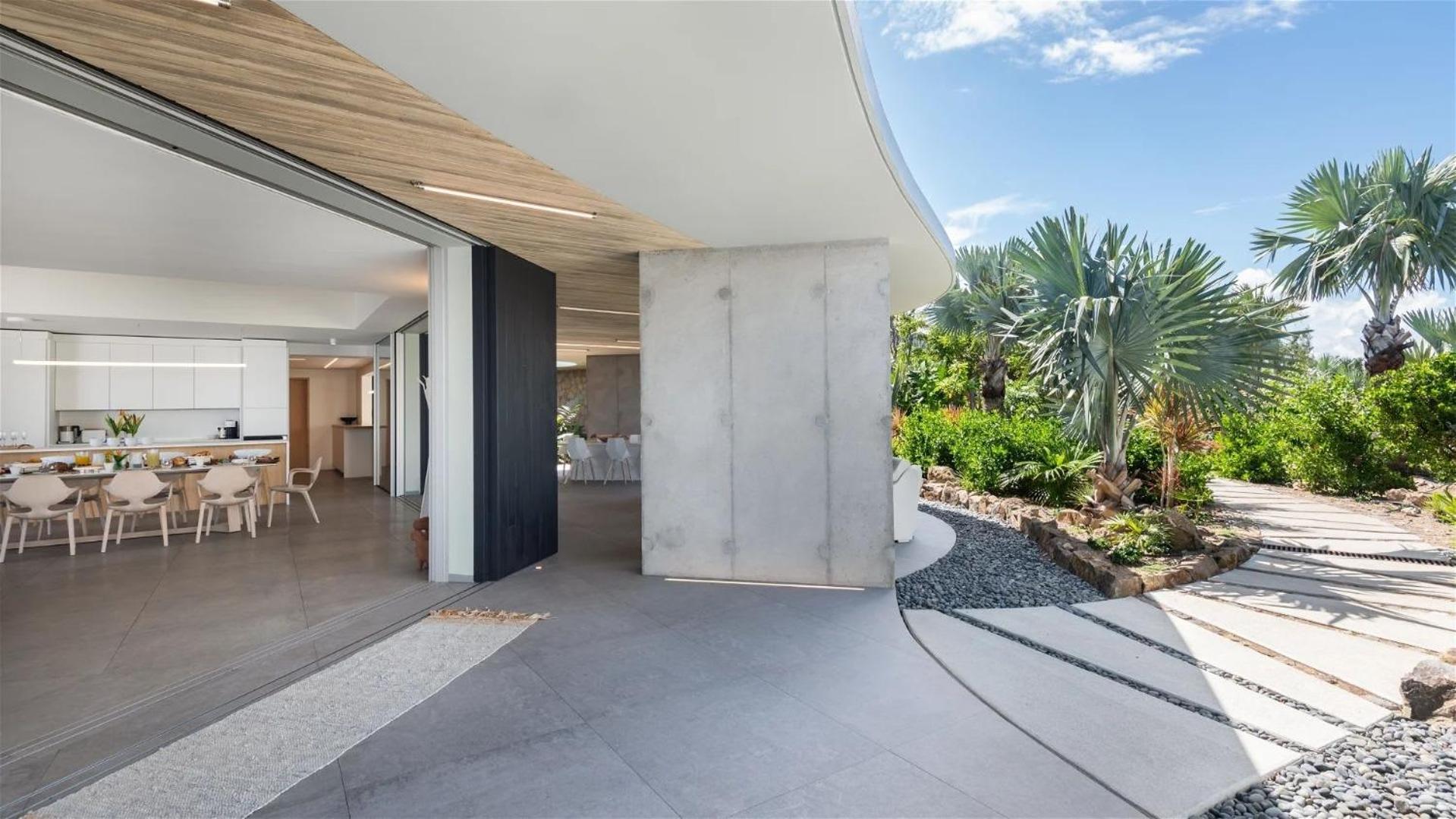 Exceptional 4BR Villa Overlooking the Ocean
