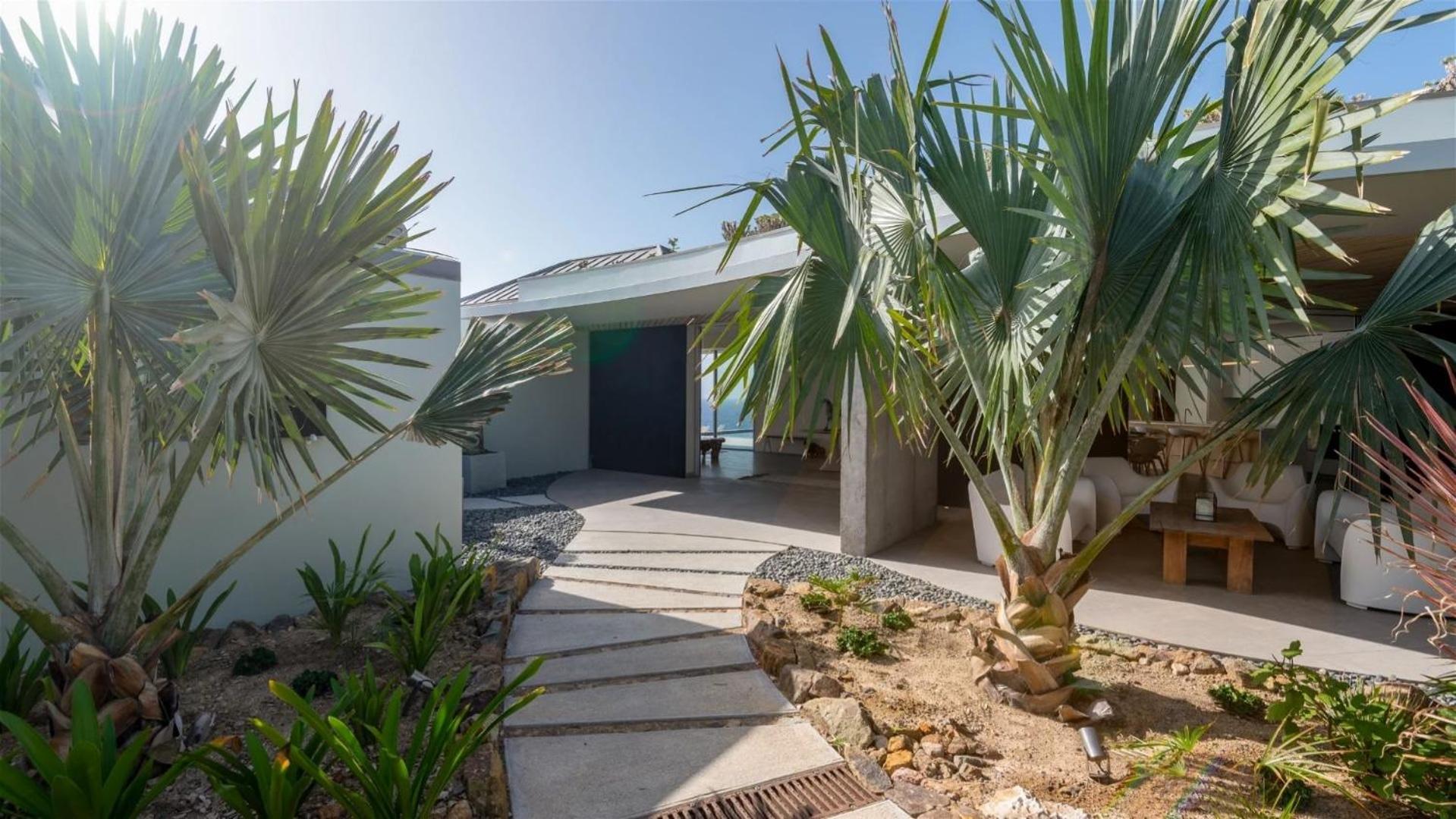 Exceptional 4BR Villa Overlooking the Ocean