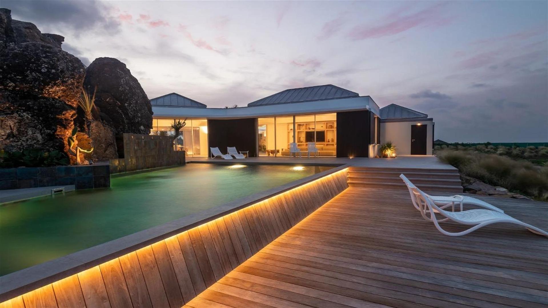 Exceptional 4BR Villa Overlooking the Ocean