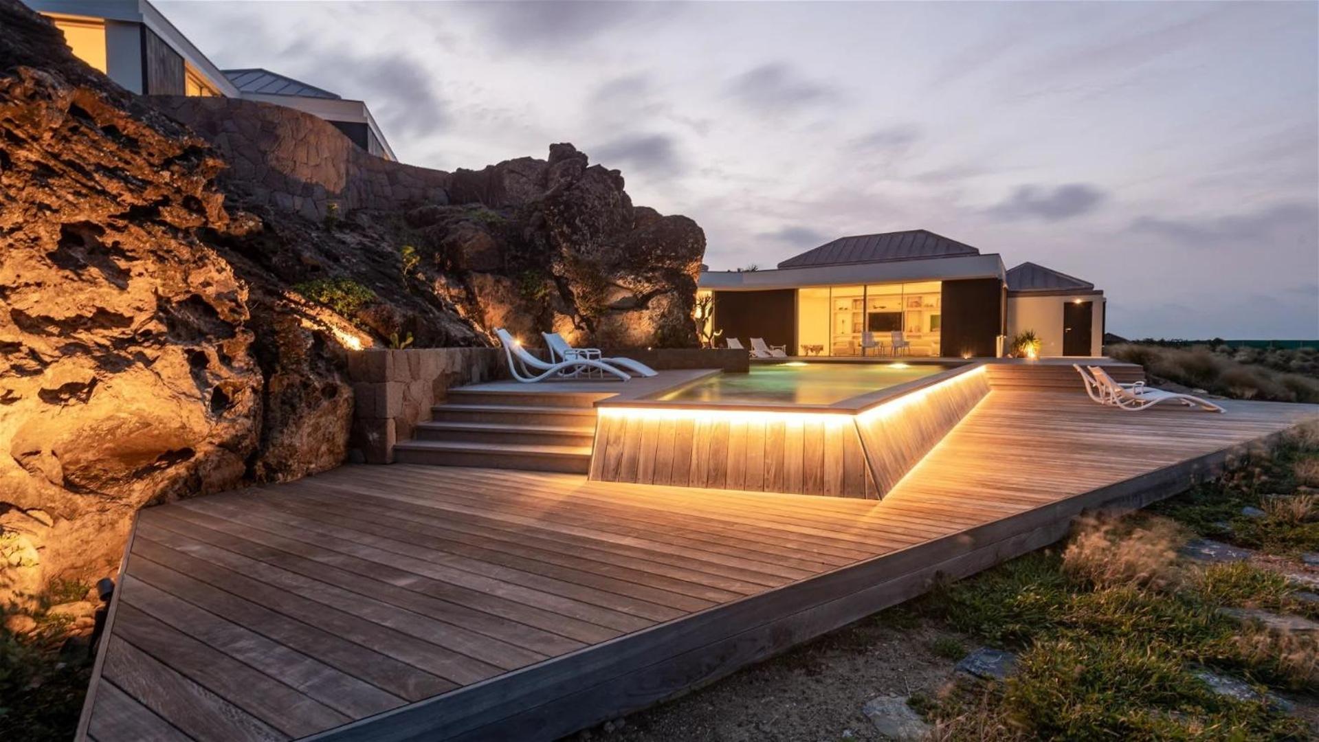 Exceptional 4BR Villa Overlooking the Ocean
