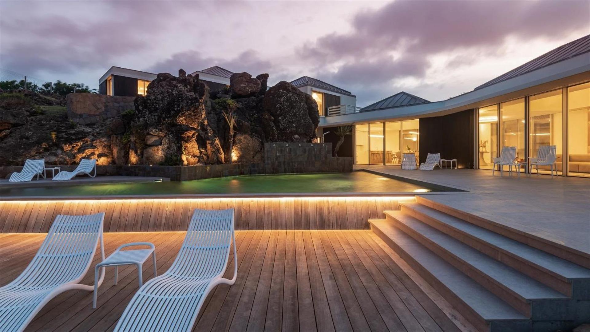 Exceptional 4BR Villa Overlooking the Ocean