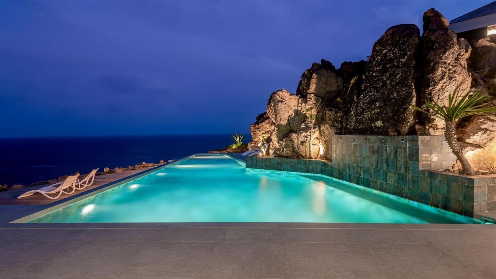 Exceptional 4BR Villa Overlooking the Ocean