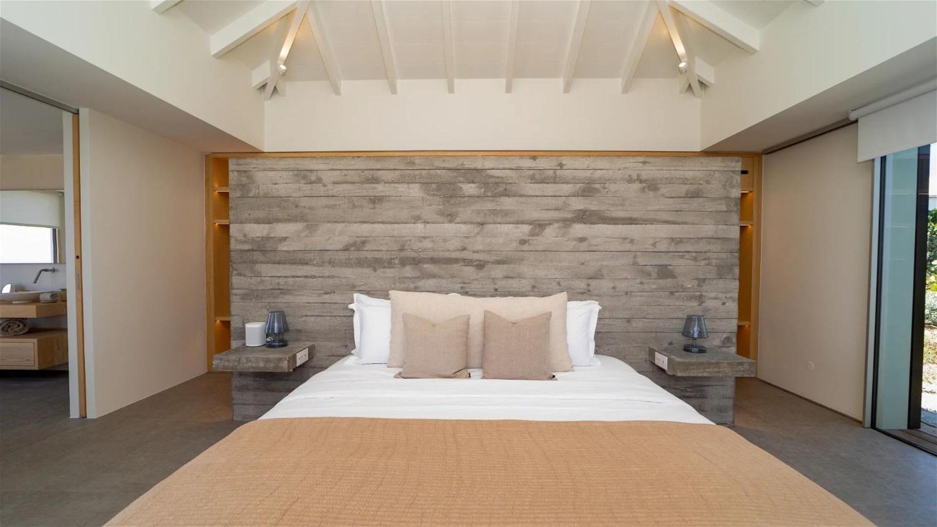Exceptional 4BR Villa Overlooking the Ocean