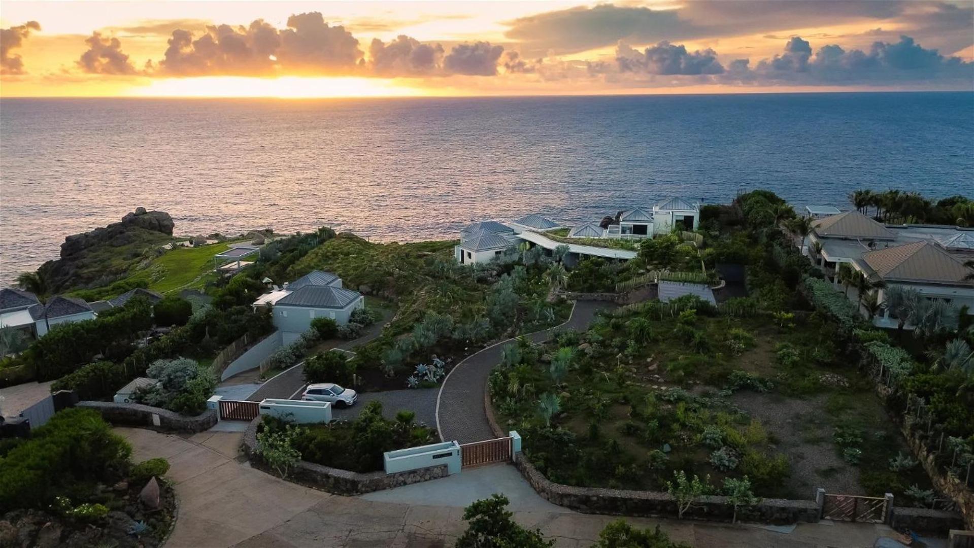 Exceptional 4BR Villa Overlooking the Ocean