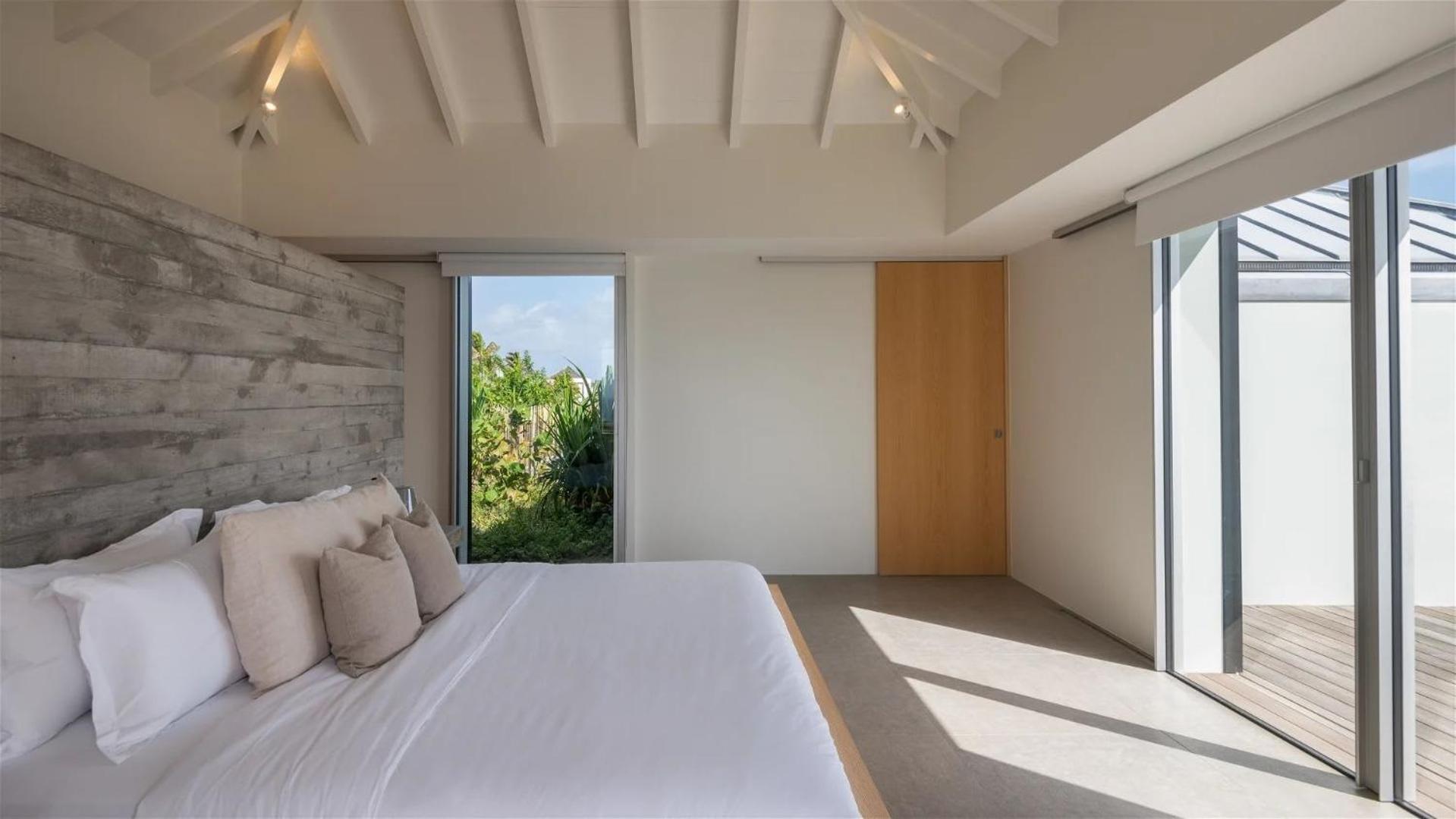 Exceptional 4BR Villa Overlooking the Ocean