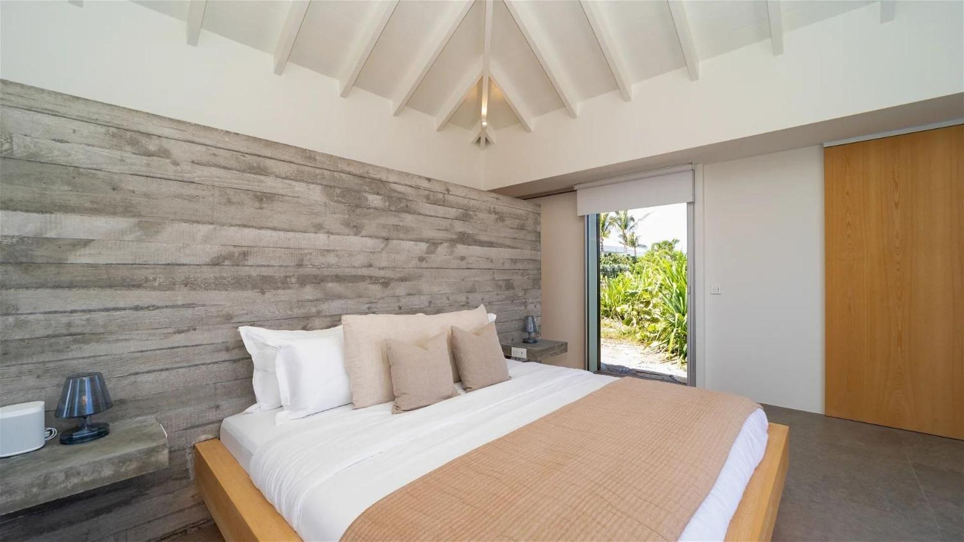 Exceptional 4BR Villa Overlooking the Ocean