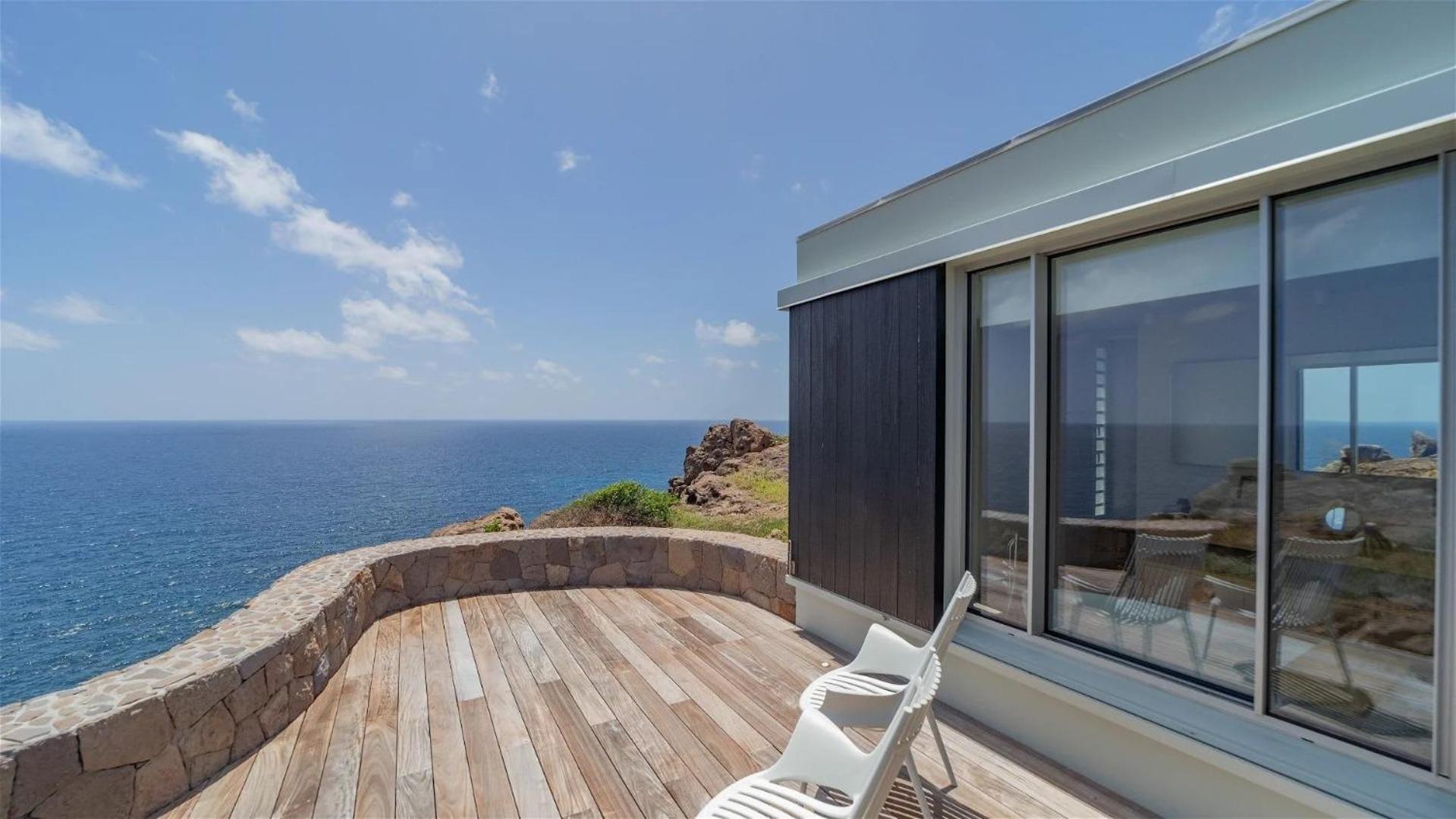 Exceptional 4BR Villa Overlooking the Ocean