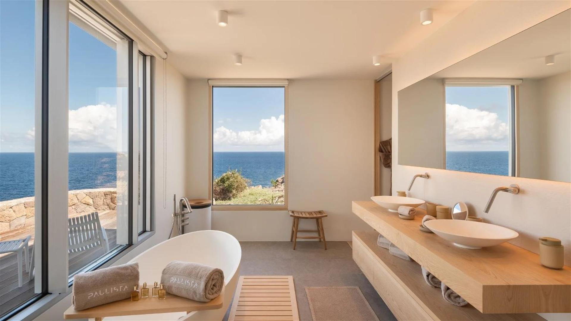 Exceptional 4BR Villa Overlooking the Ocean