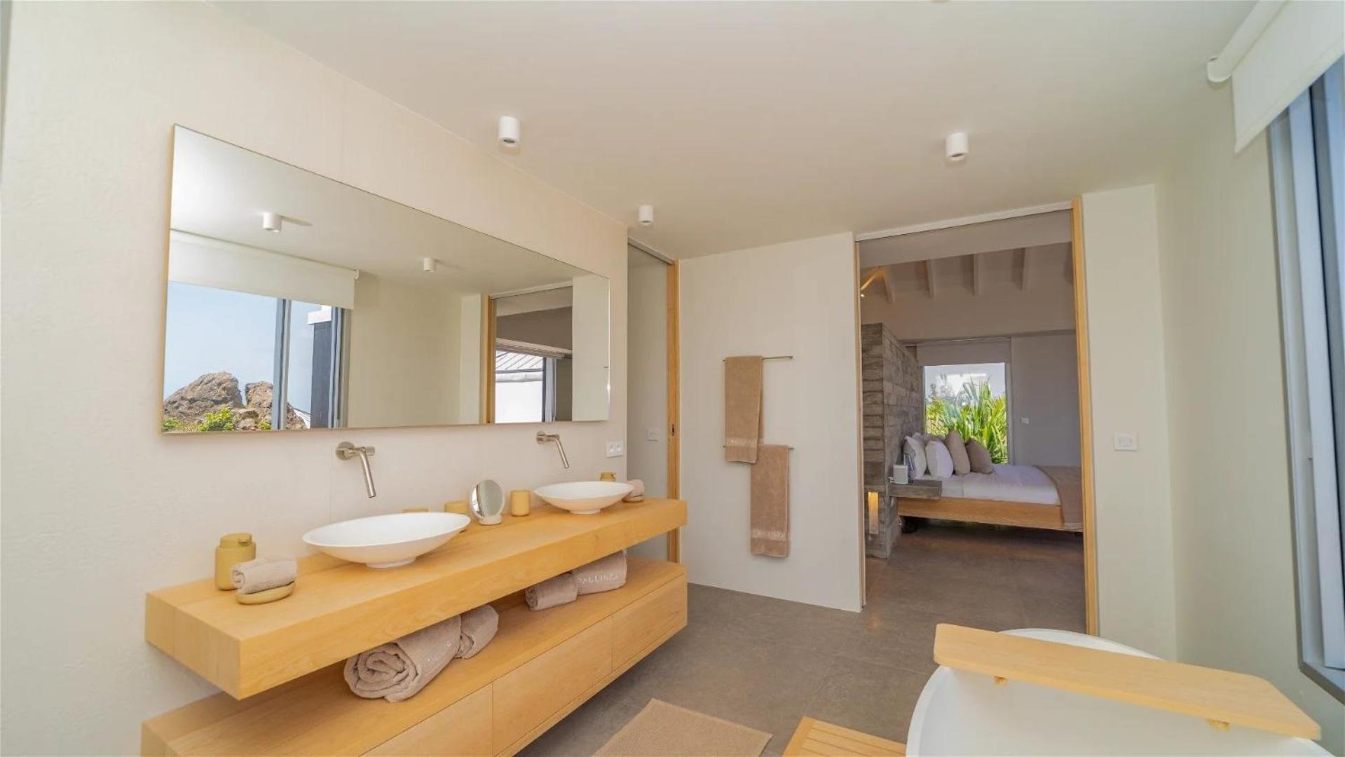 Exceptional 4BR Villa Overlooking the Ocean