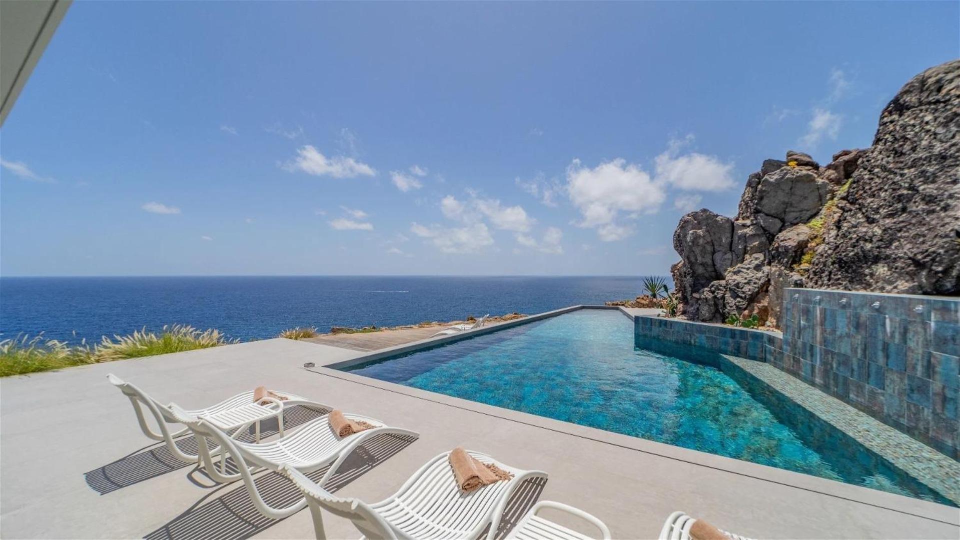 Exceptional 4BR Villa Overlooking the Ocean