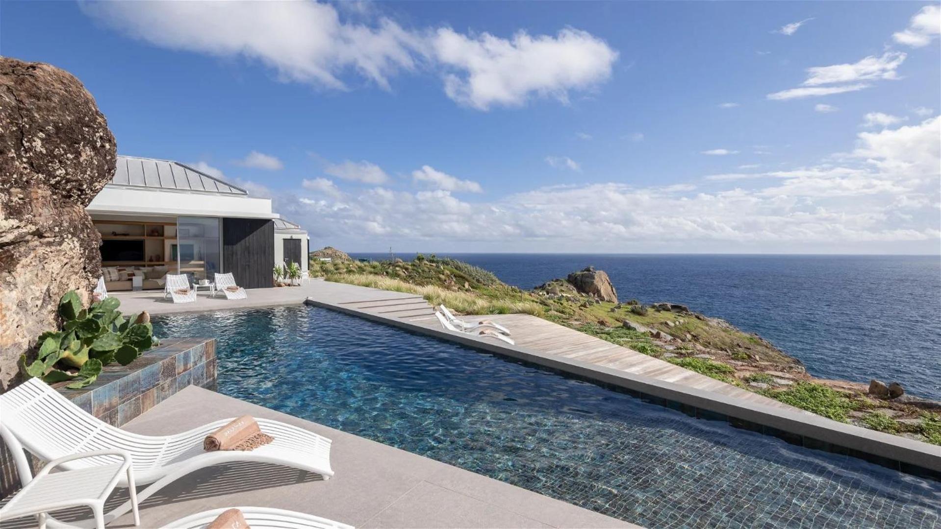 Exceptional 4BR Villa Overlooking the Ocean