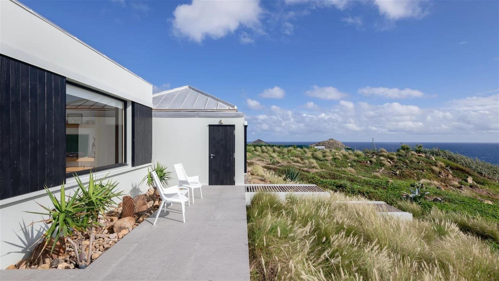 Exceptional 4BR Villa Overlooking the Ocean