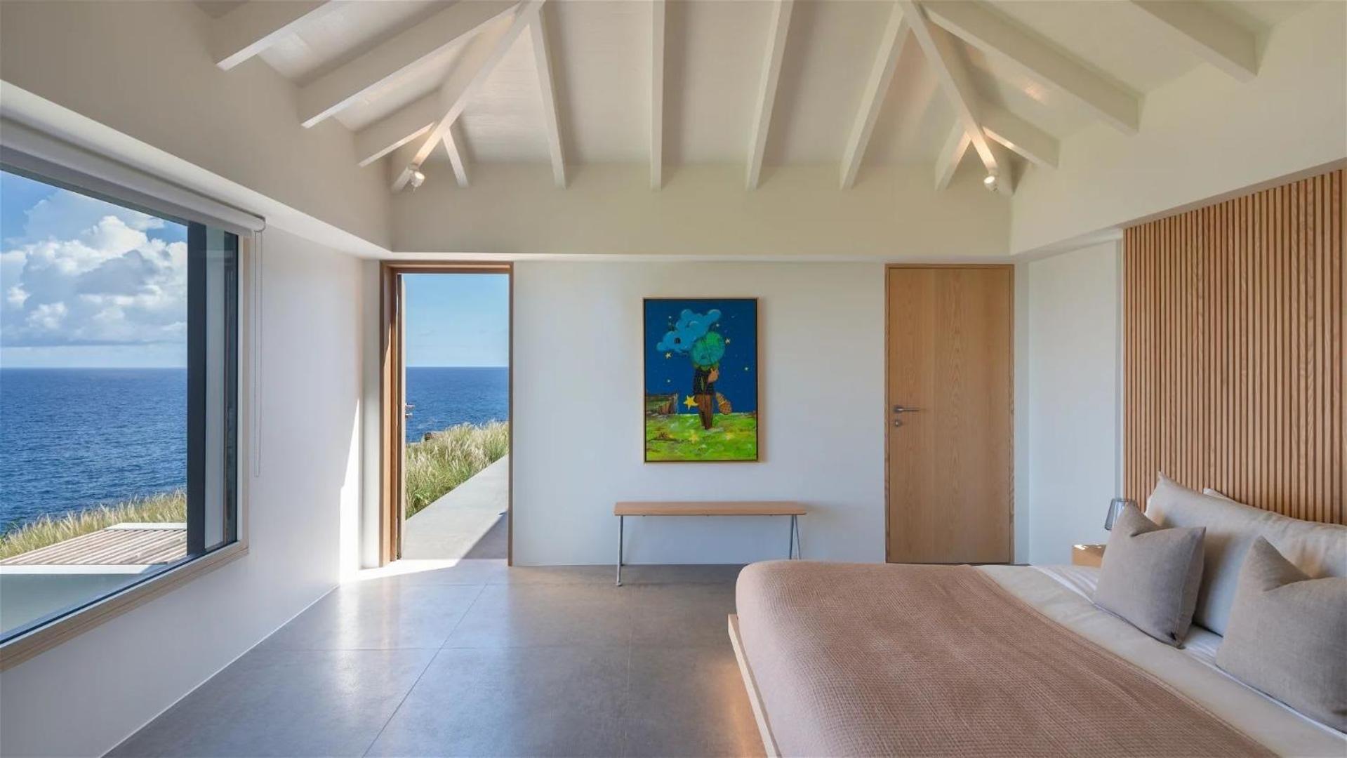 Exceptional 4BR Villa Overlooking the Ocean