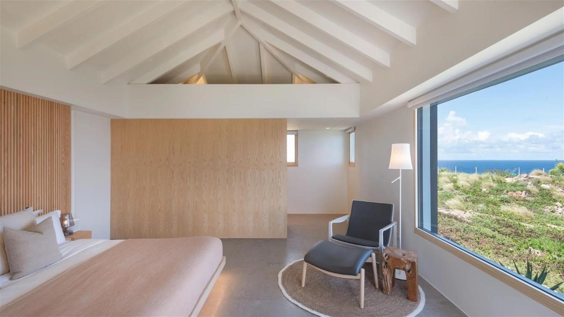 Exceptional 4BR Villa Overlooking the Ocean