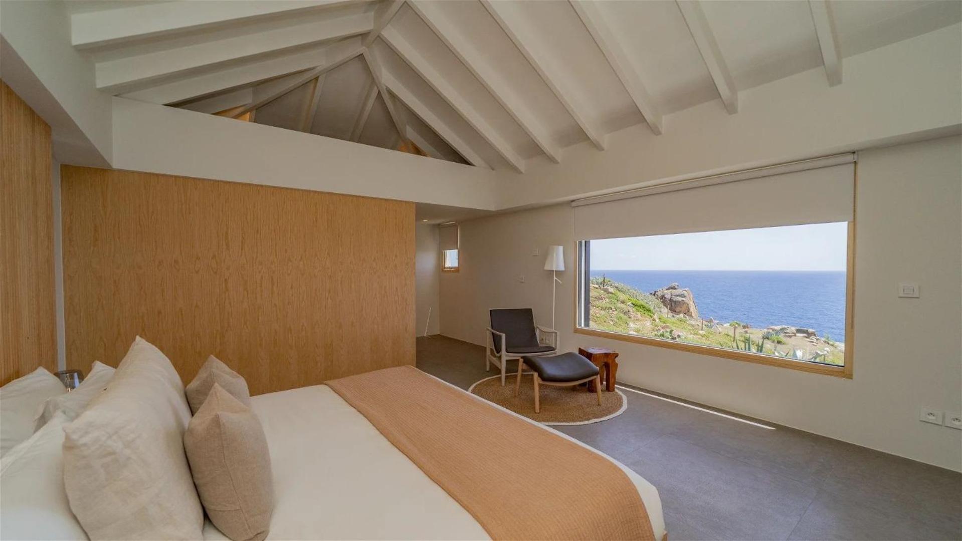 Exceptional 4BR Villa Overlooking the Ocean