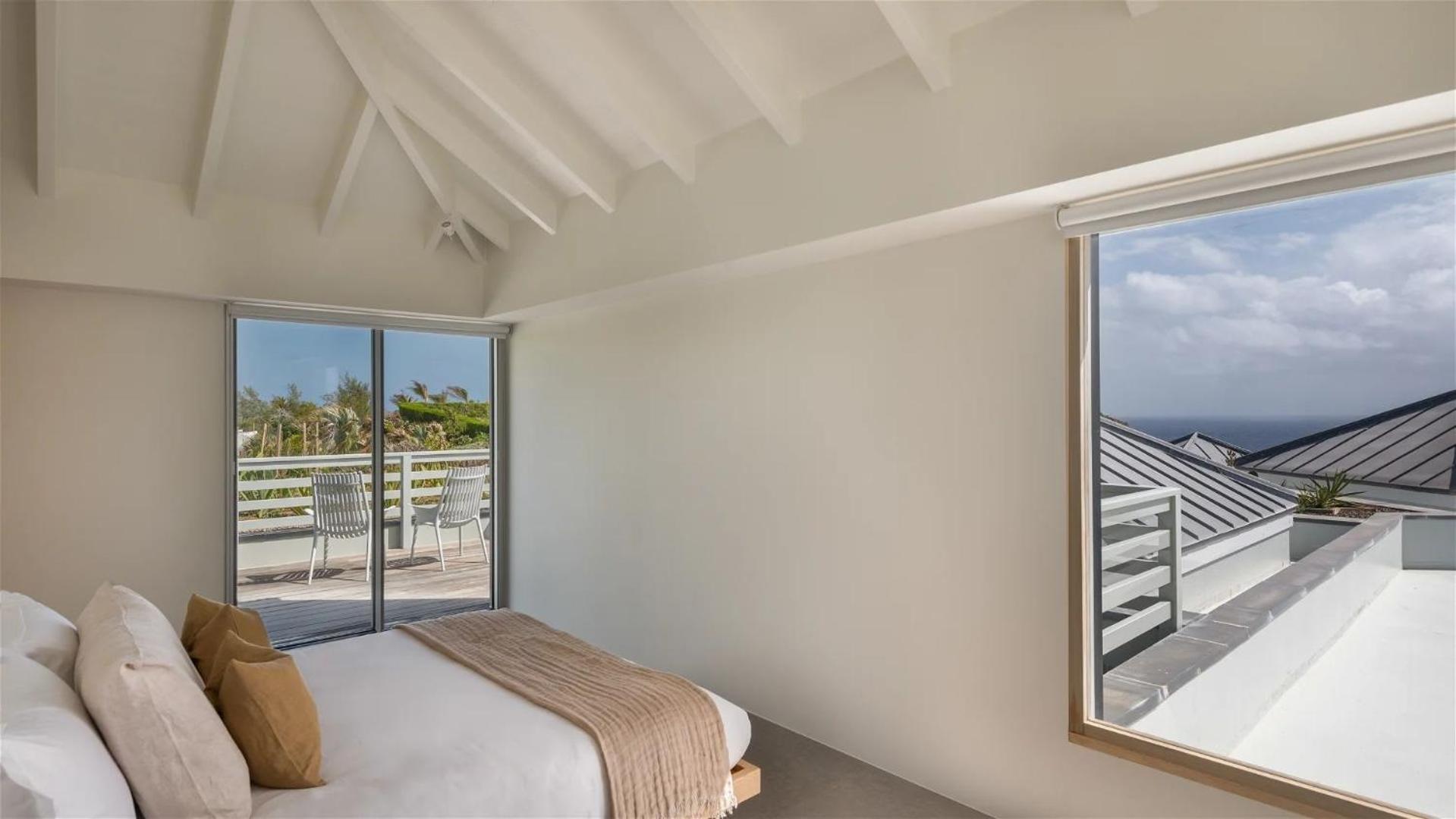 Exceptional 4BR Villa Overlooking the Ocean