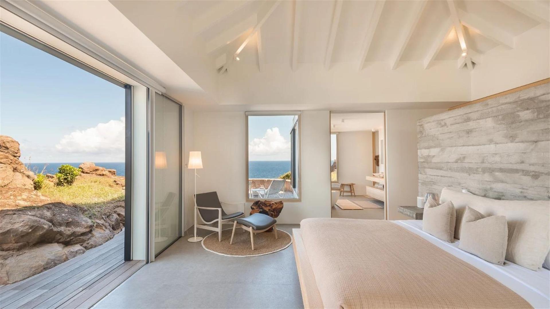 Exceptional 4BR Villa Overlooking the Ocean