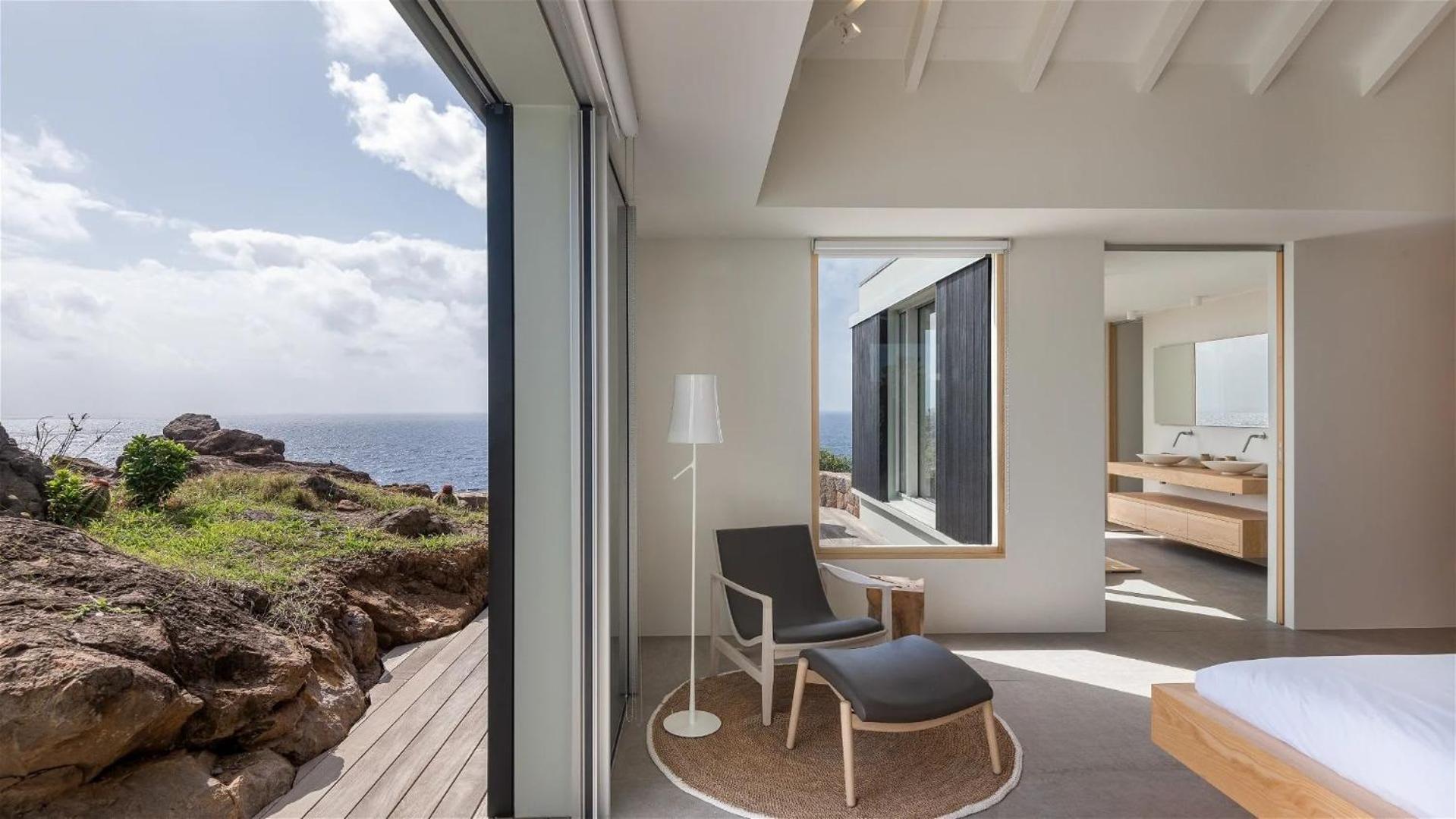 Exceptional 4BR Villa Overlooking the Ocean