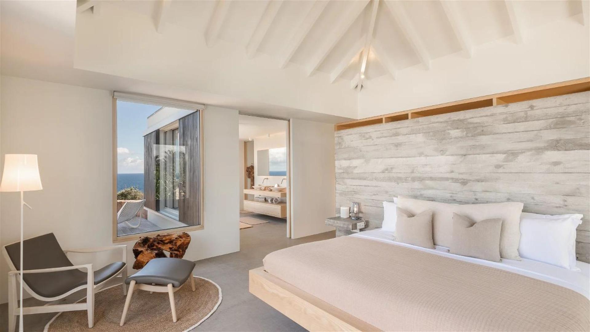 Exceptional 4BR Villa Overlooking the Ocean