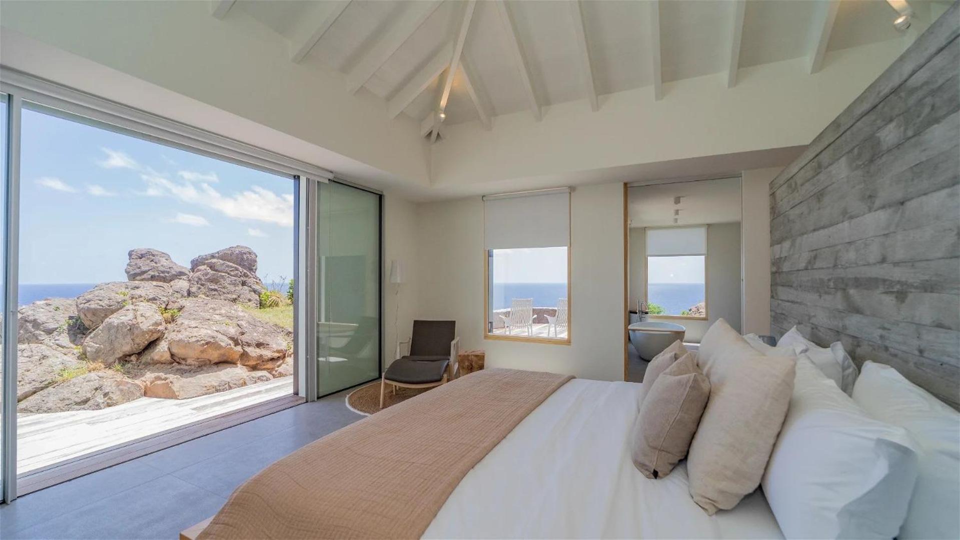 Exceptional 4BR Villa Overlooking the Ocean