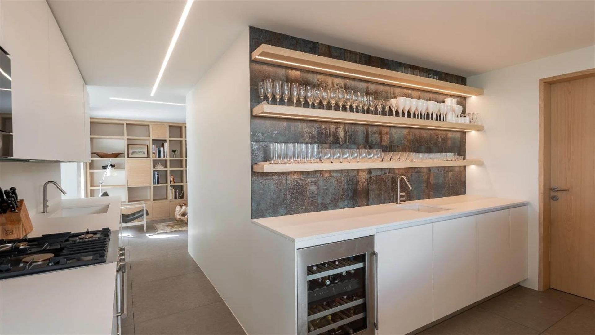 Exceptional 4BR Villa Overlooking the Ocean