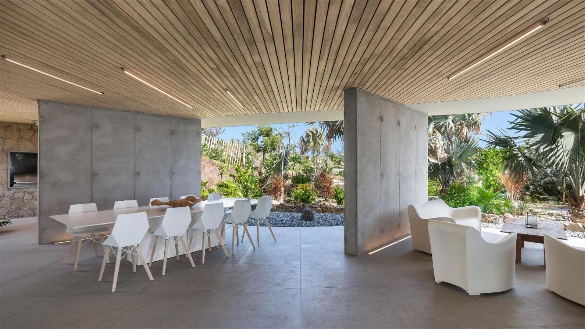 Exceptional 4BR Villa Overlooking the Ocean