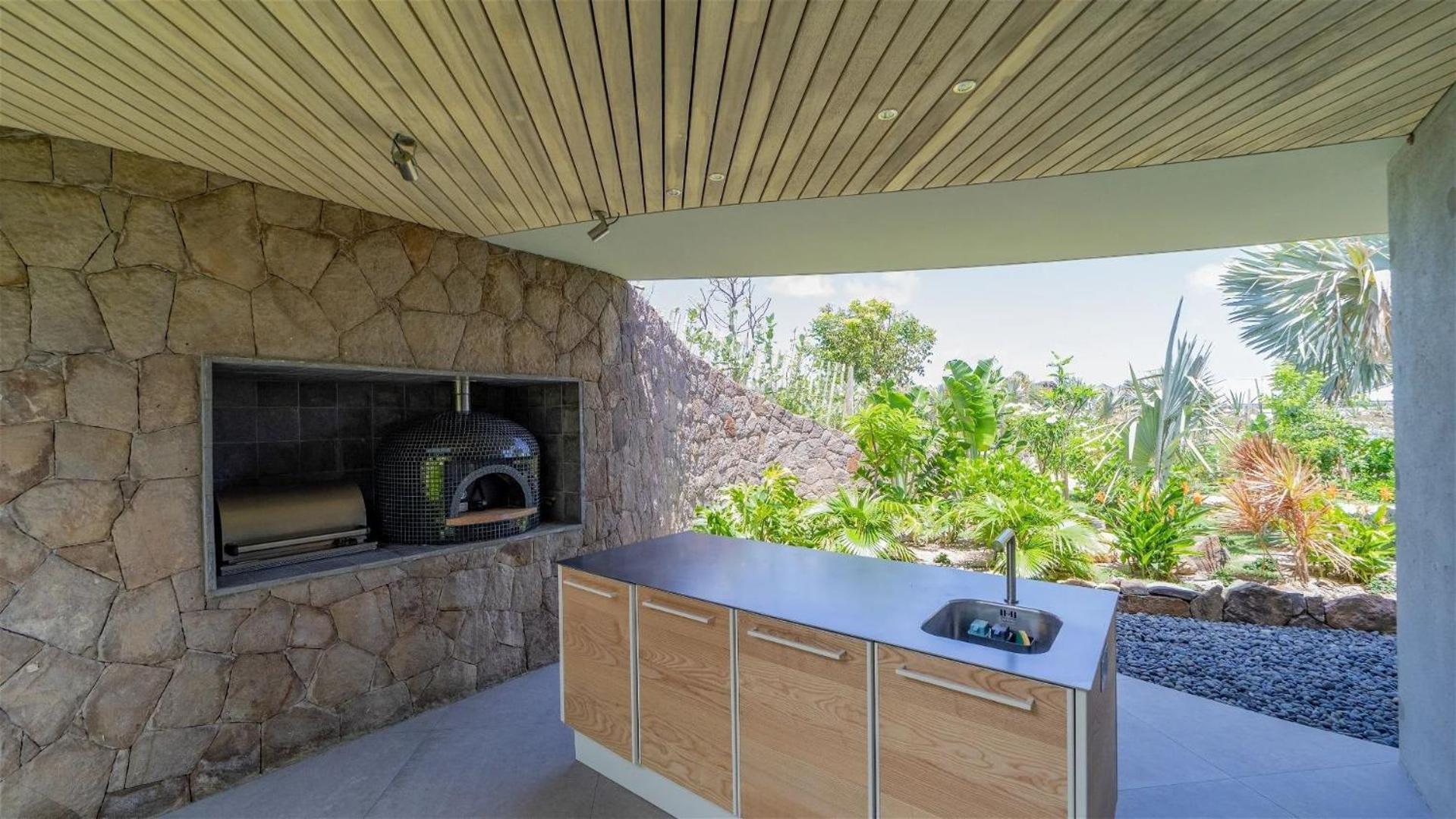 Exceptional 4BR Villa Overlooking the Ocean
