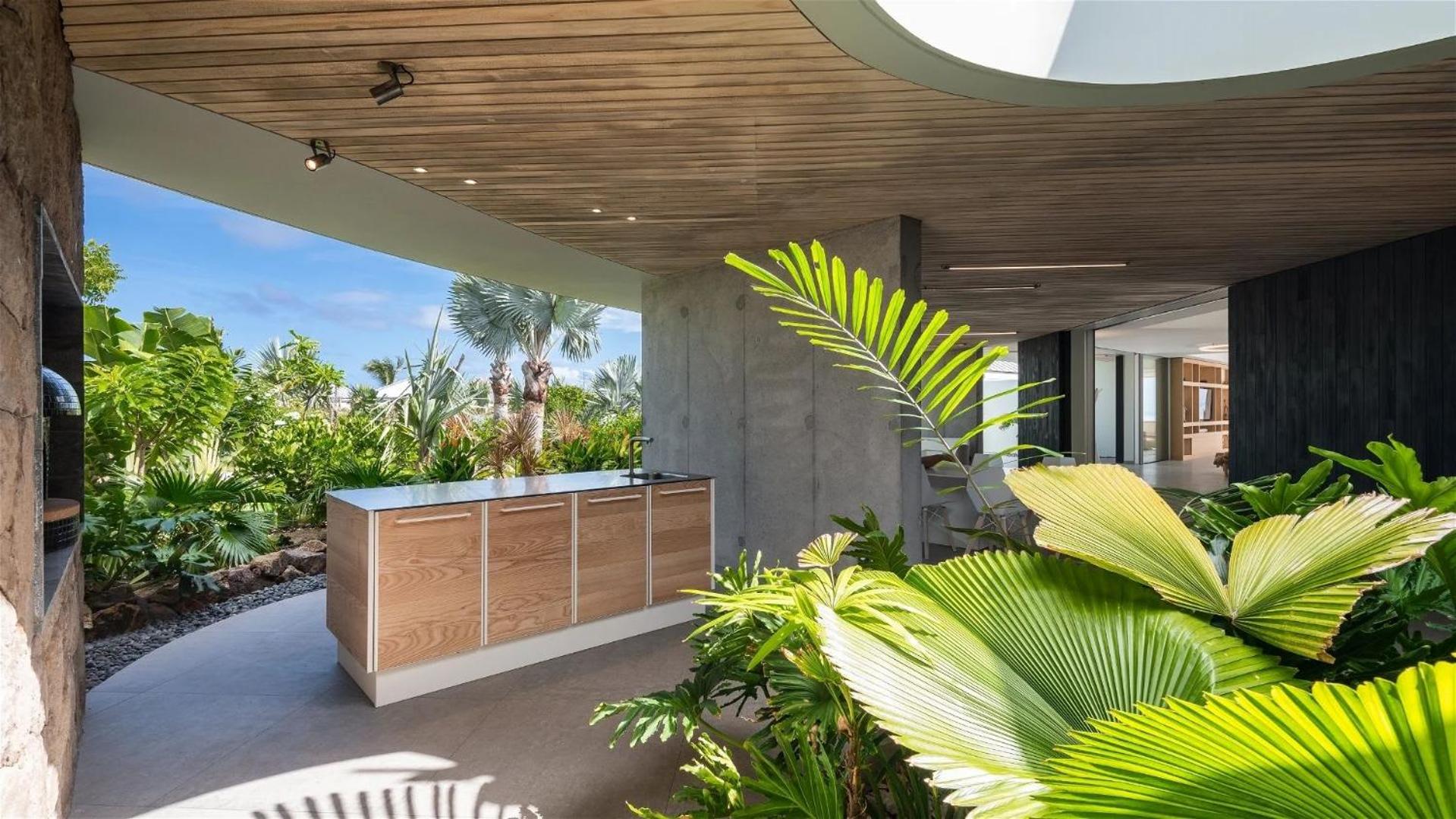Exceptional 4BR Villa Overlooking the Ocean