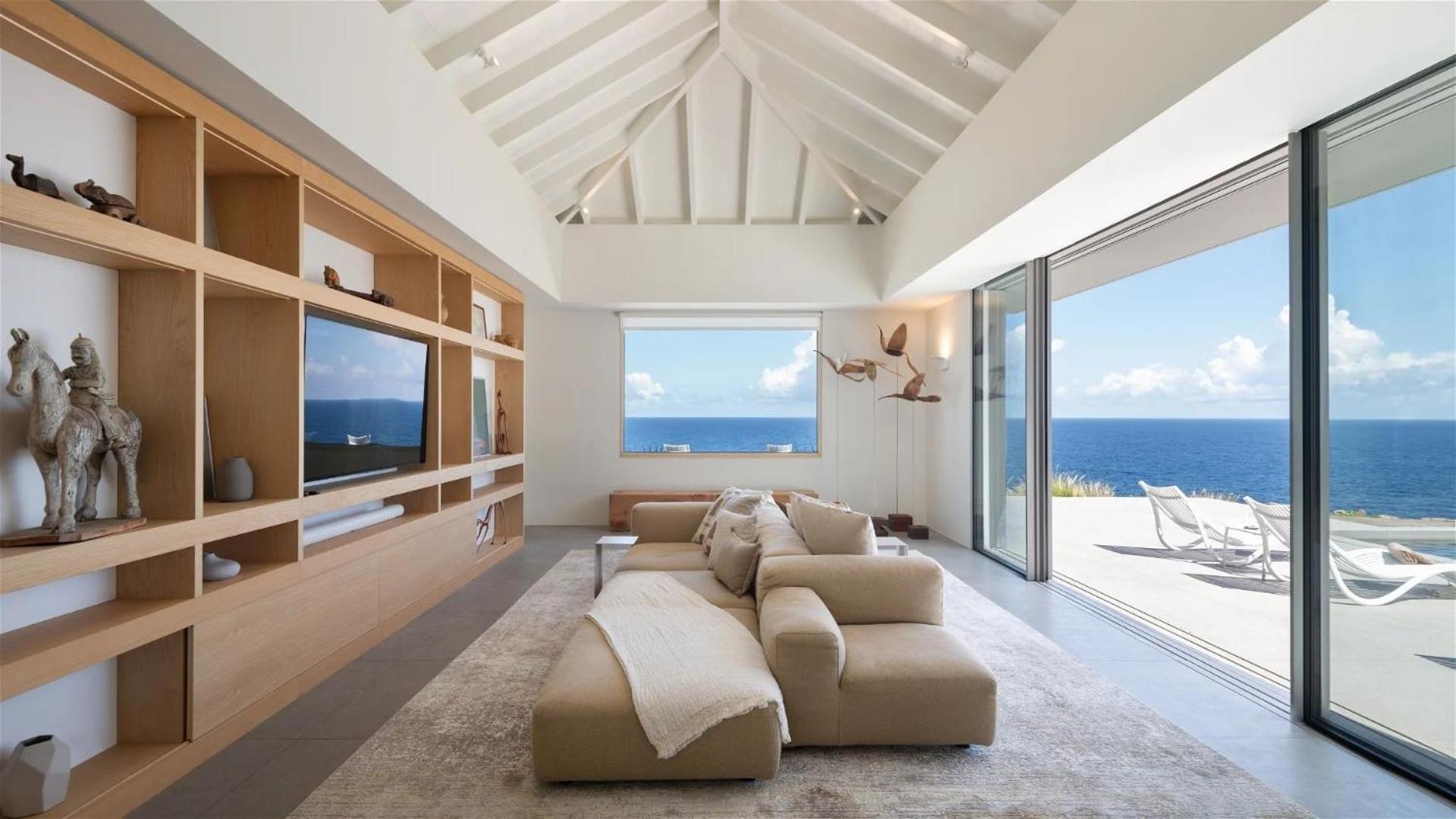 Exceptional 4BR Villa Overlooking the Ocean