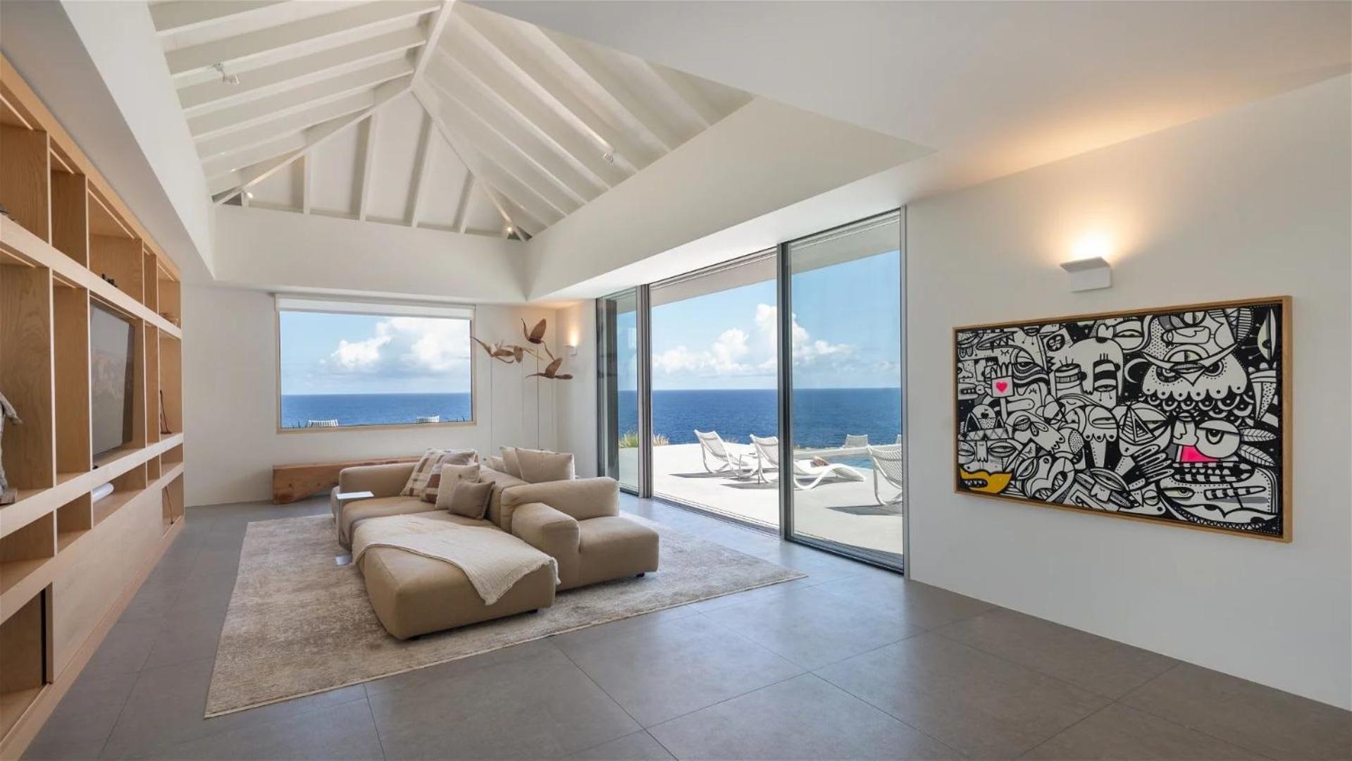 Exceptional 4BR Villa Overlooking the Ocean