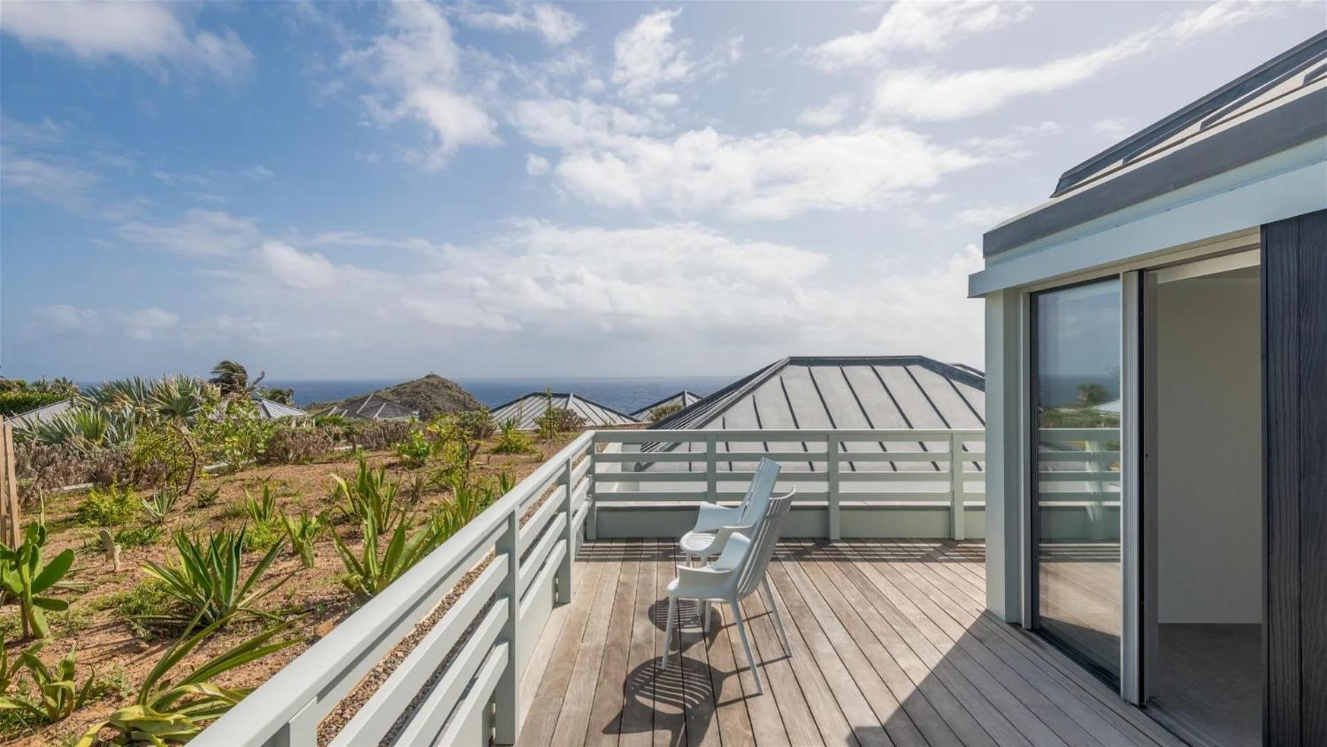 Exceptional 4BR Villa Overlooking the Ocean
