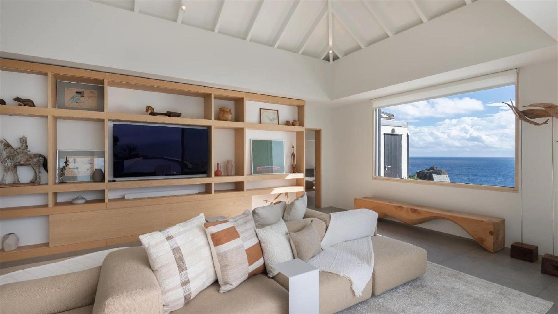 Exceptional 4BR Villa Overlooking the Ocean